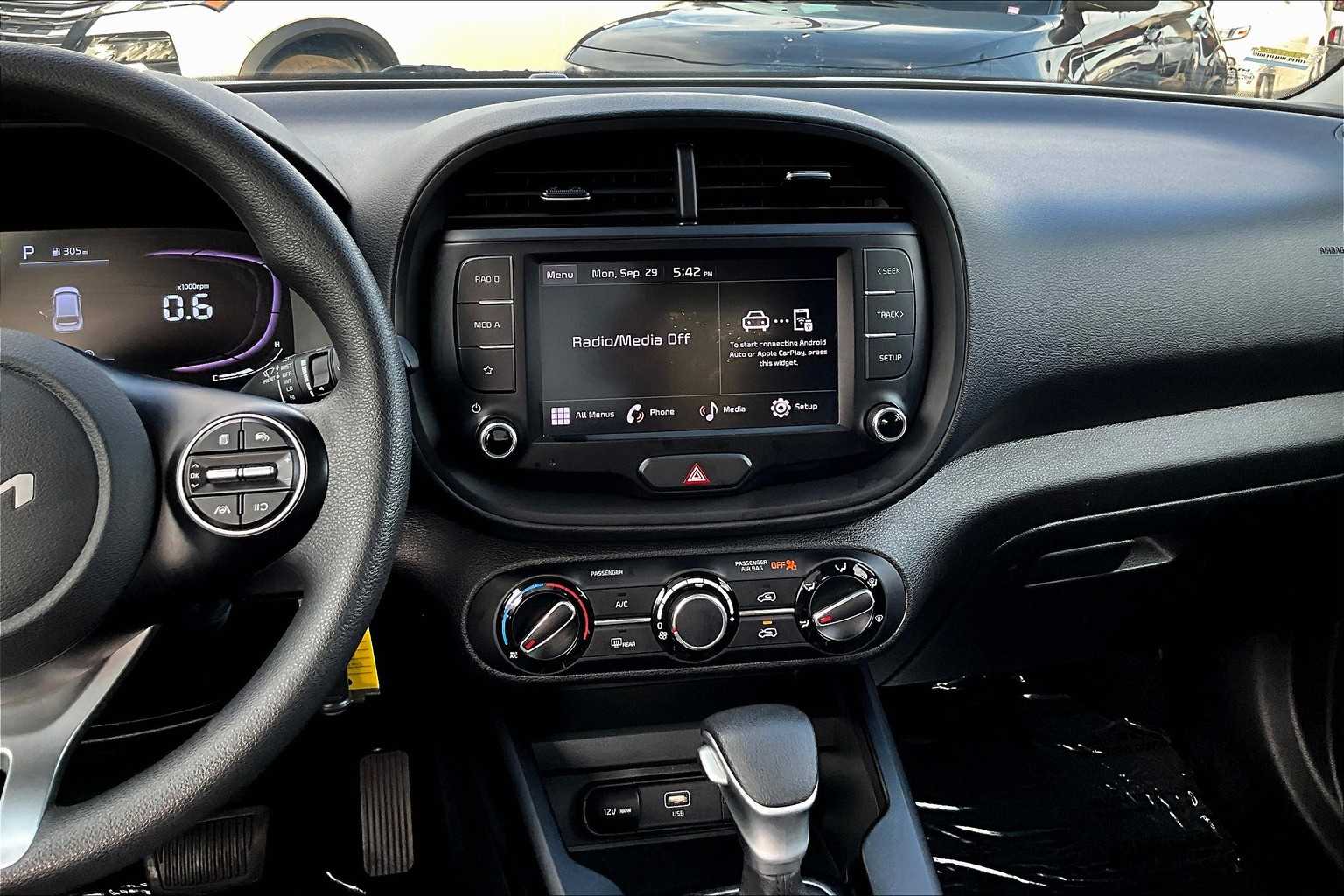 2023 Kia Soul LX S photo 5