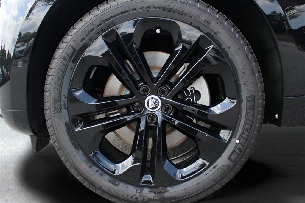 2026 Jaguar F-PACE P400 R-Dynamic S photo 3