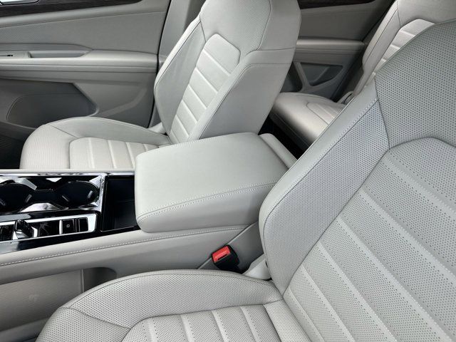 2026 Volkswagen Atlas SEL photo 13