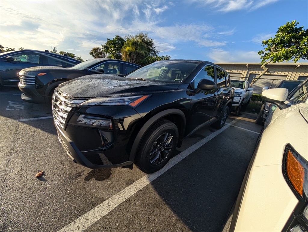2025 Nissan Rogue S photo 4