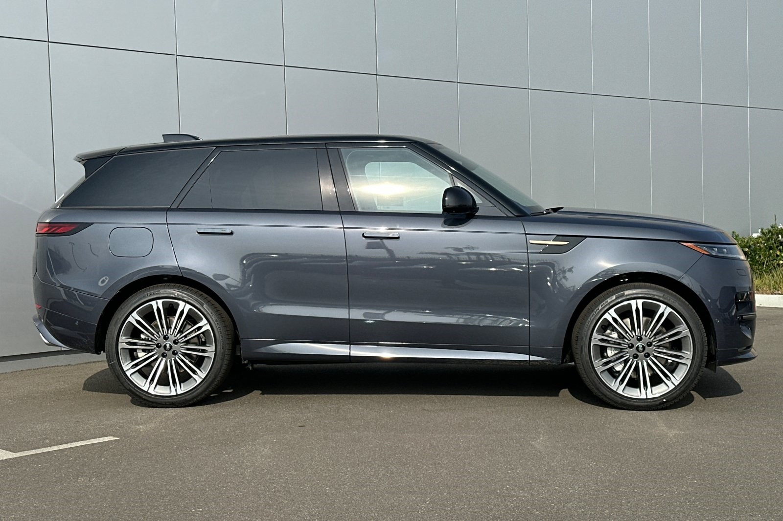 2025 Land Rover Range Rover Sport SE photo 6