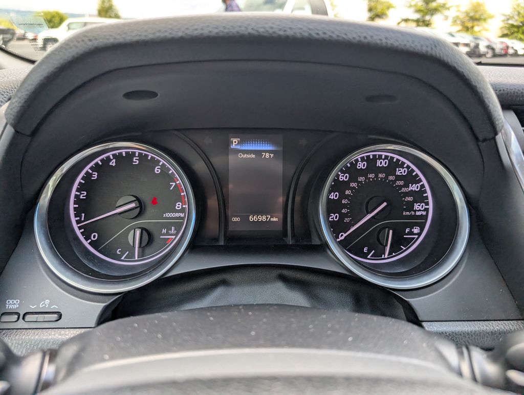 2018 Toyota Camry SE XLE photo 12