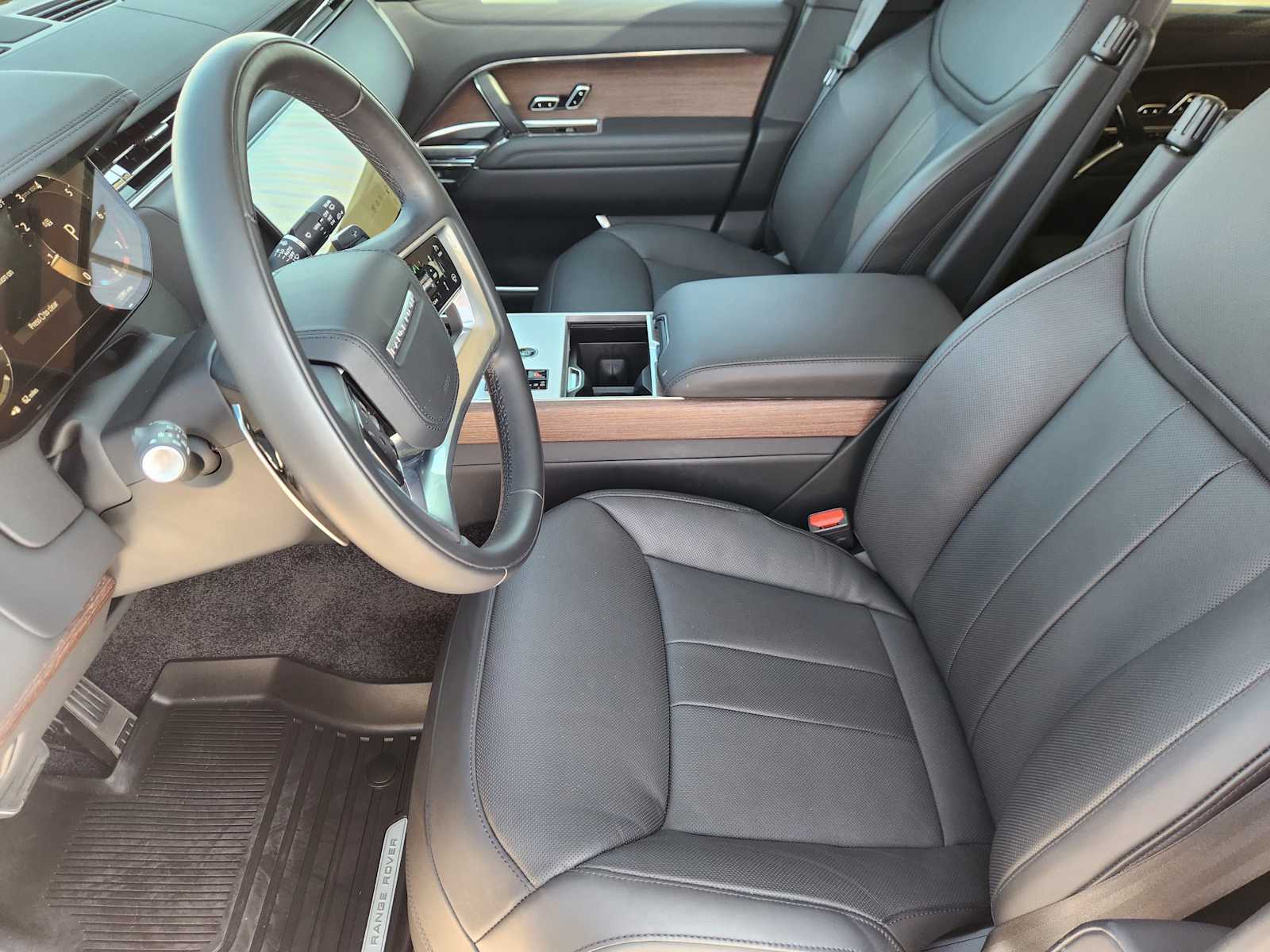 2024 Land Rover Range Rover SE photo 11