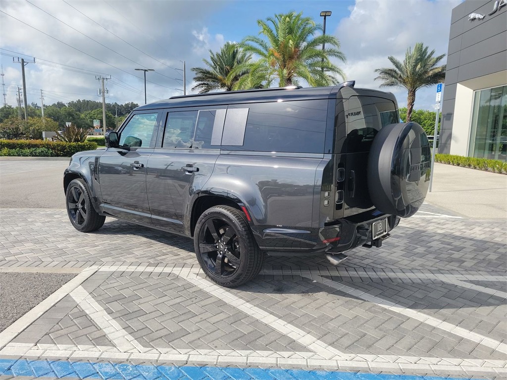 2025 Land Rover Defender 130 V8 photo 3