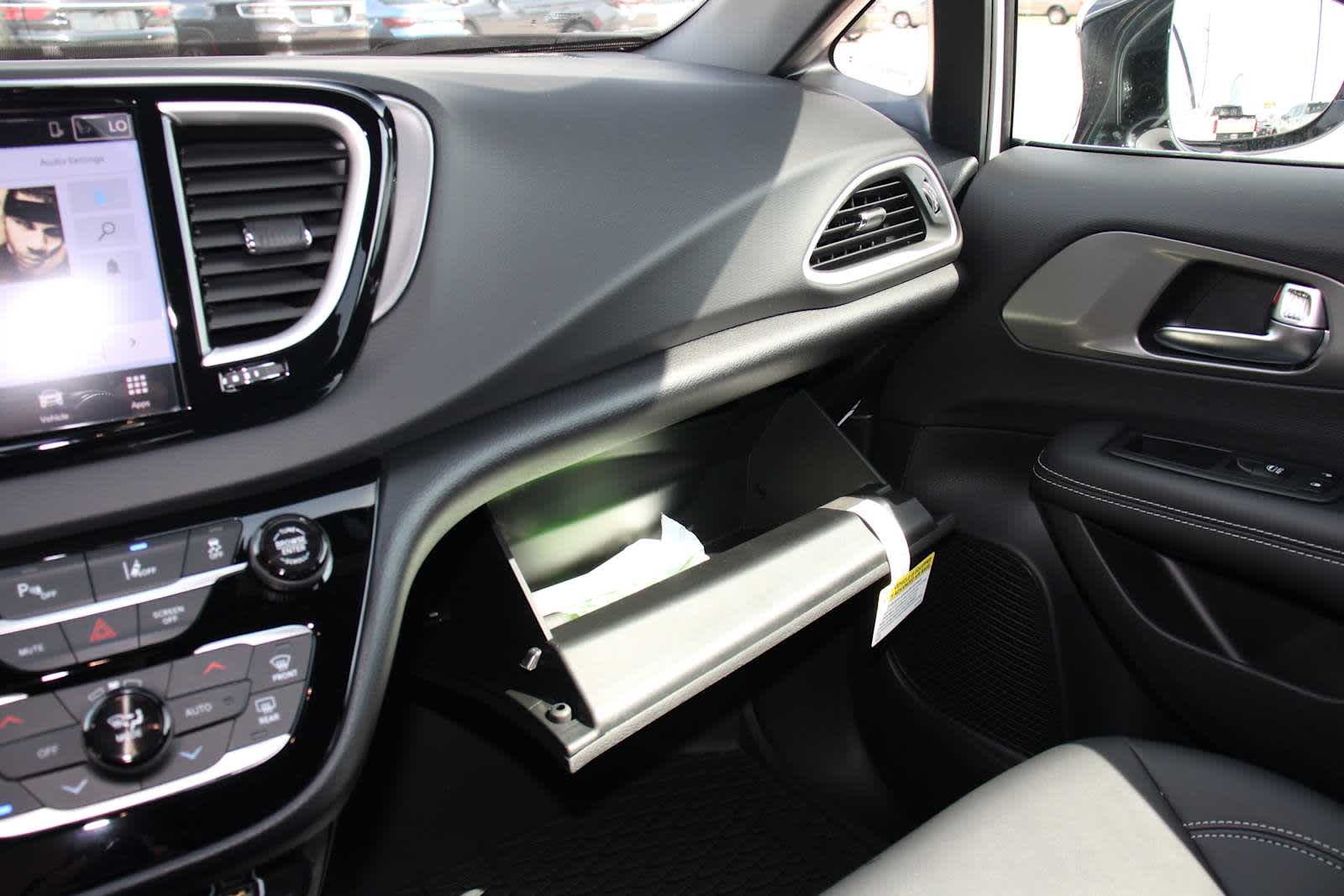 2025 Chrysler Voyager LX photo 29