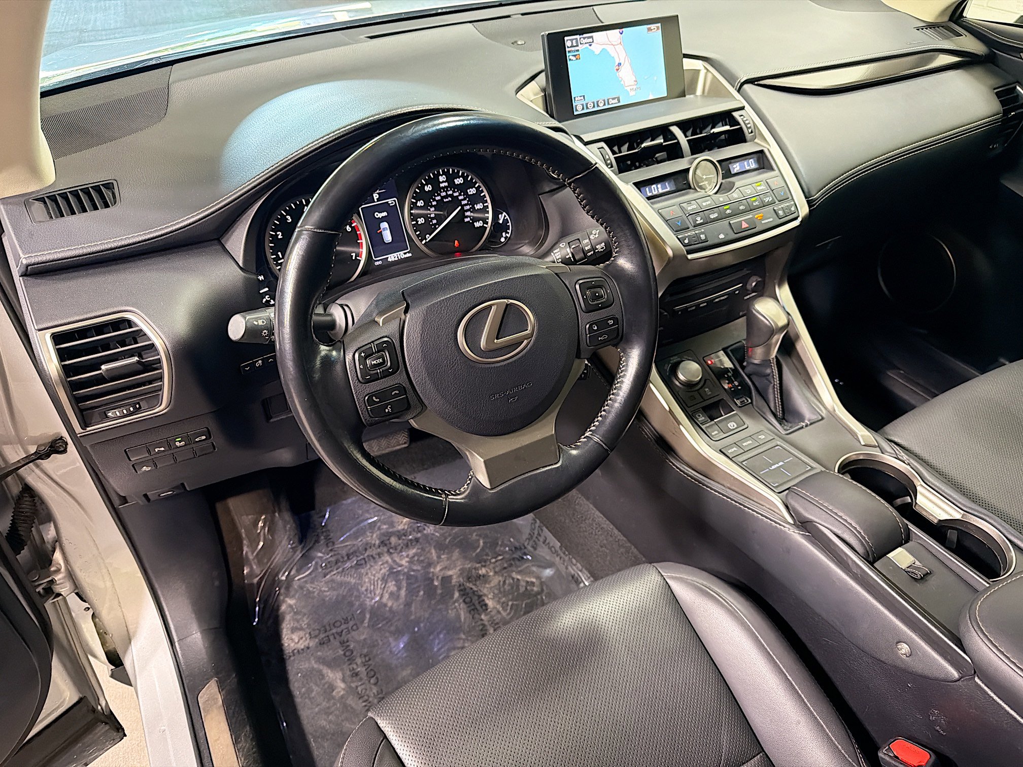 2017 Lexus NX 200t Luxury photo 4