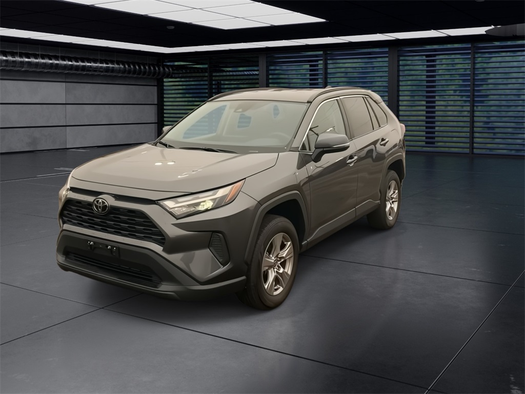 2023 Toyota RAV4 XLE photo 3