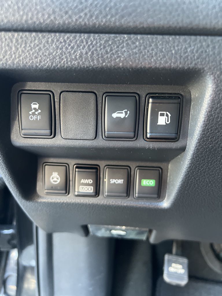2018 Nissan Rogue SV photo 18