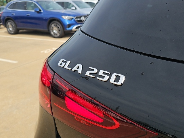 2026 Mercedes Benz GLA 250 4MATIC photo 5