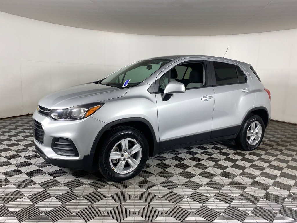 2022 Chevrolet Trax LS photo 3