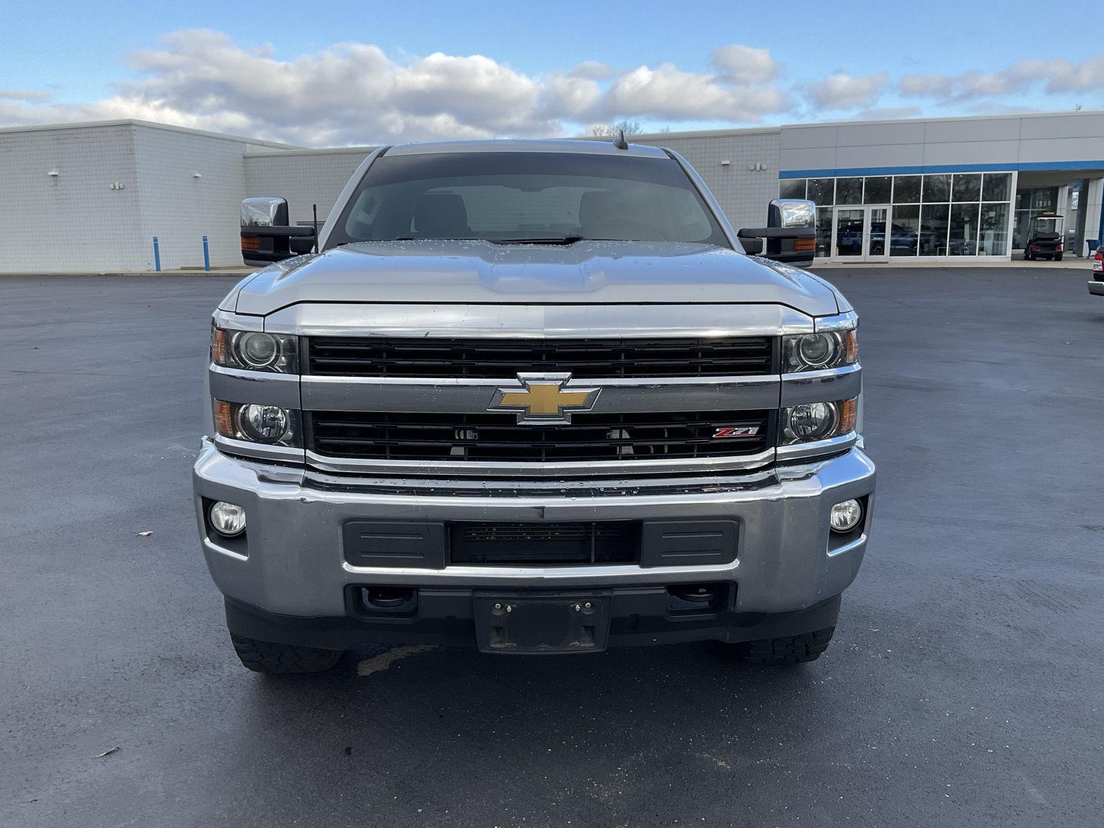 2016 Chevrolet Silverado 2500HD LT photo 2