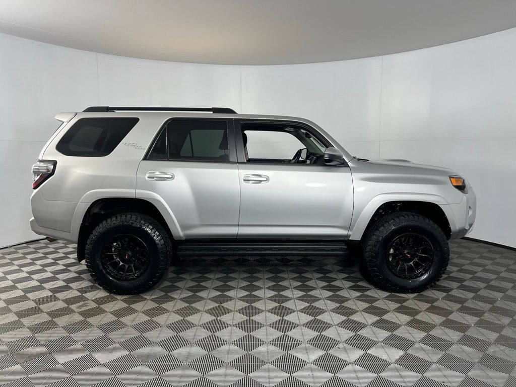 2024 Toyota 4Runner TRD Off-Road photo 2