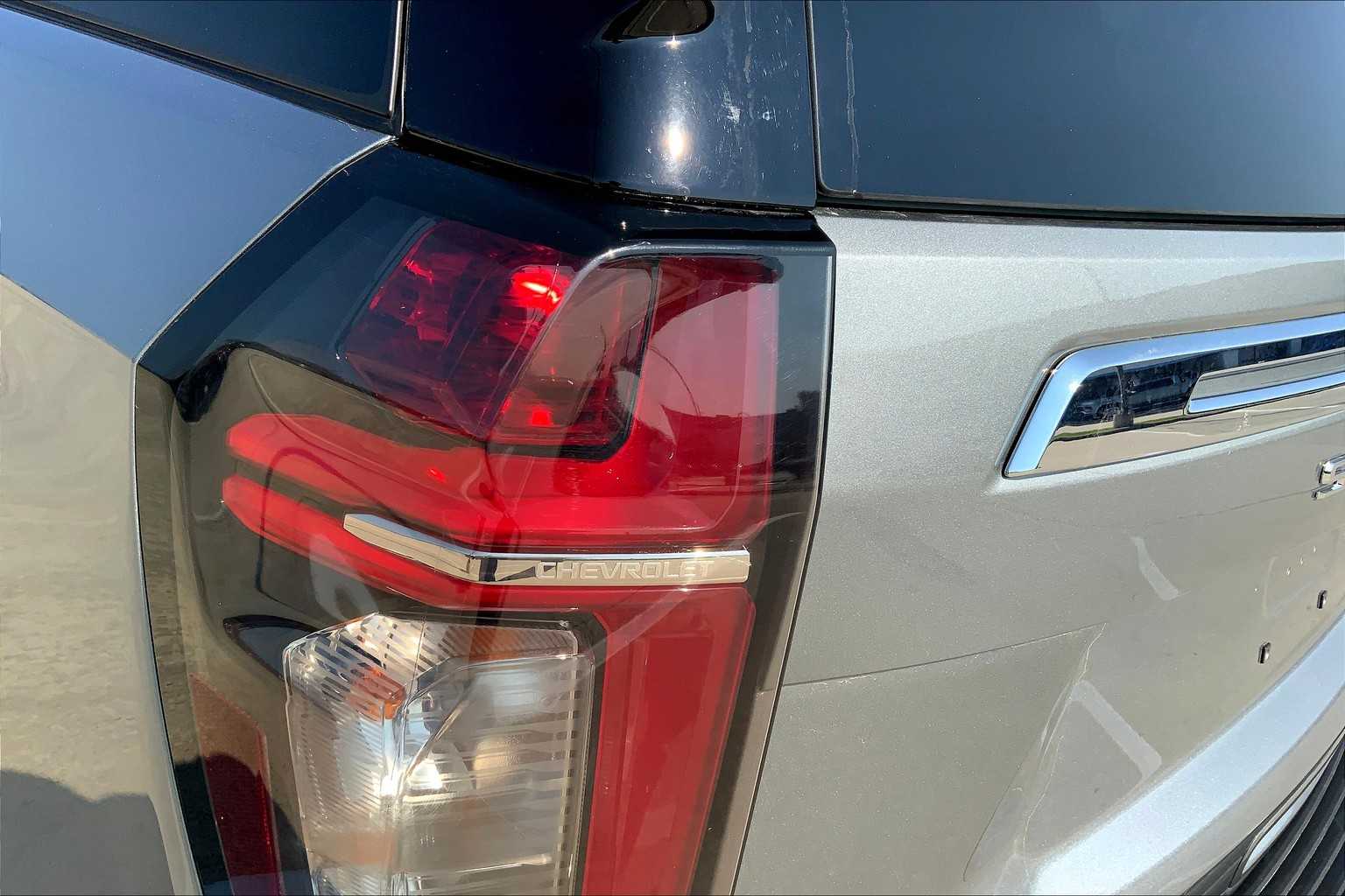 2024 Chevrolet Suburban LT photo 24