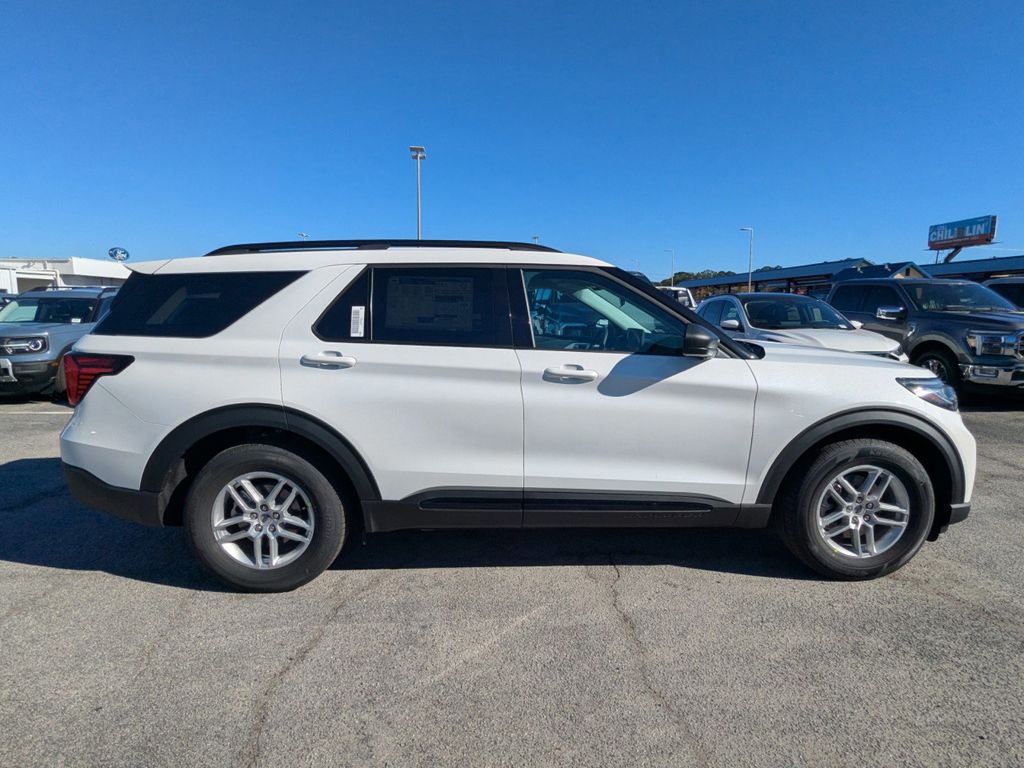 2026 Ford Explorer photo 3