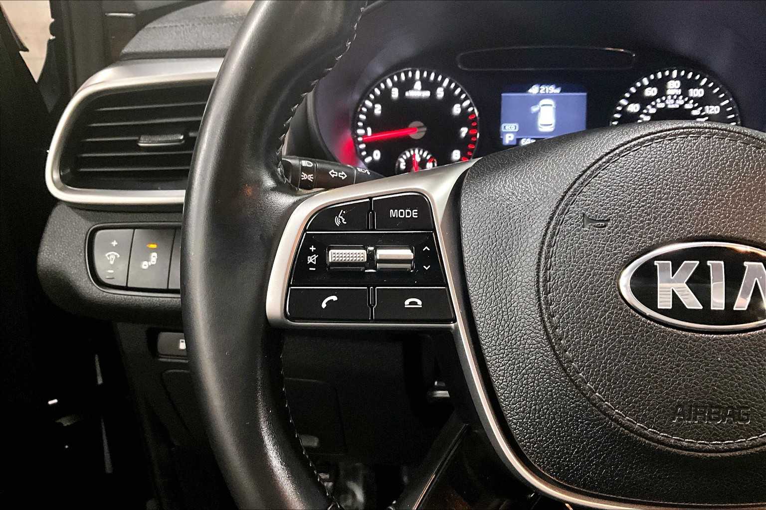 2020 Kia Sorento LX photo 22