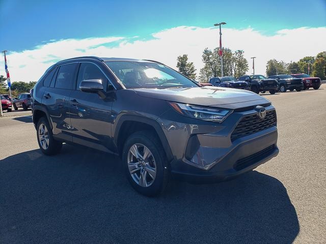 2022 Toyota RAV4 XLE photo 3