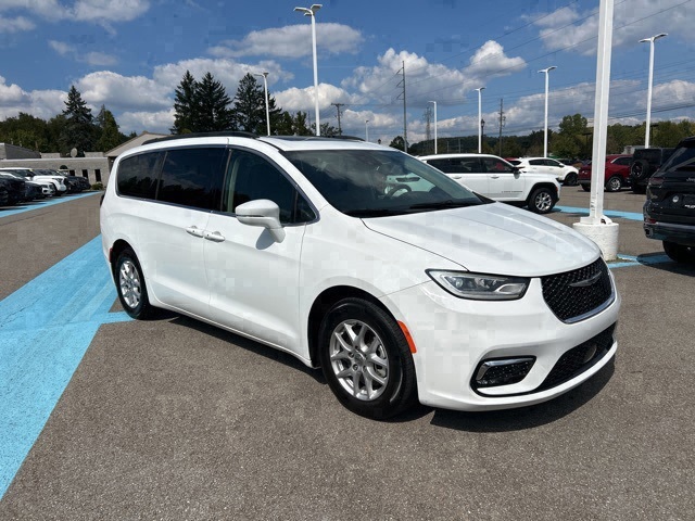 2022 Chrysler Pacifica Touring L photo 6