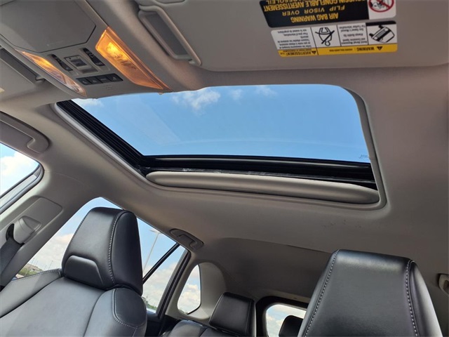 2021 Toyota RAV4 XLE Premium photo 7
