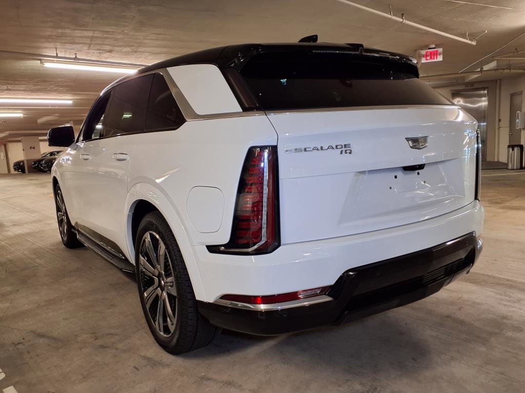 2025 Cadillac Escalade IQ Luxury photo 7