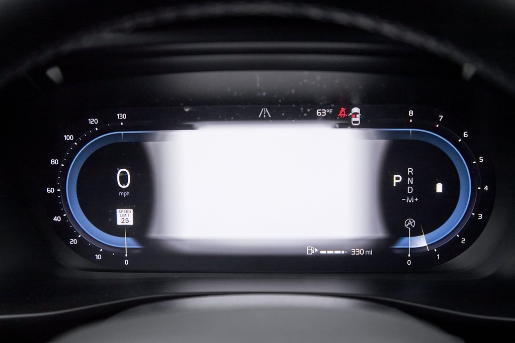 2023 VOLVO XC40 - Image 13