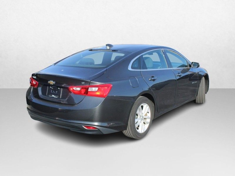 2016 Chevrolet Malibu 1LT photo 3