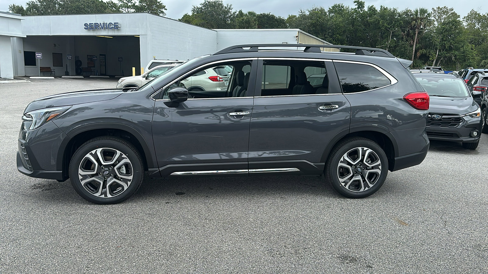 2025 Subaru Ascent Touring photo 4