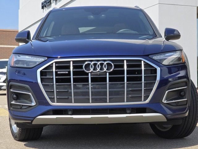 2021 Audi Q5 45 Prestige photo 2