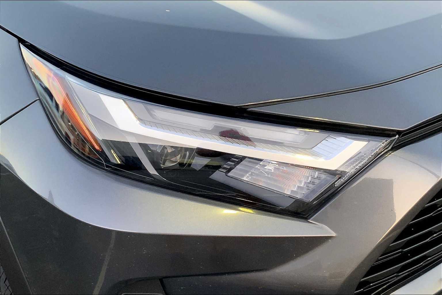 2024 Toyota RAV4 XLE Premium photo 22
