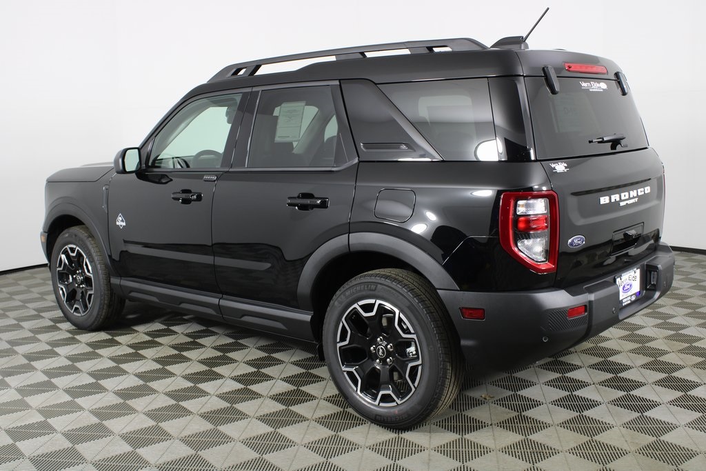 2025 Ford Bronco Sport Outer Banks photo 2