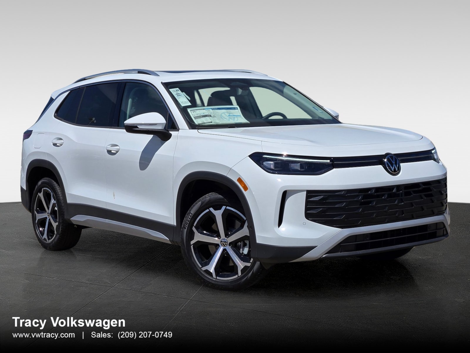 2025 Volkswagen Tiguan SE's photo