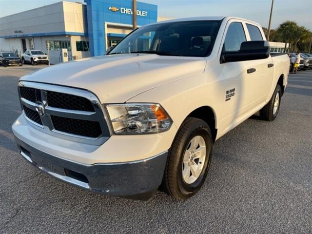 2023 Ram 1500 Classic SLT photo 3