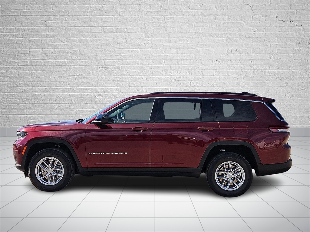 2025 Jeep Grand Cherokee Laredo photo 2