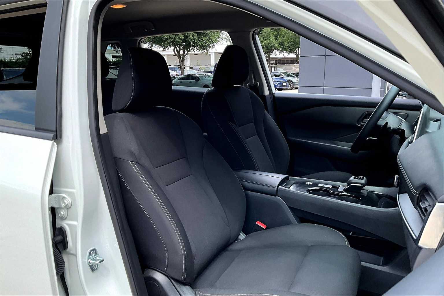 2024 Nissan Rogue S photo 8