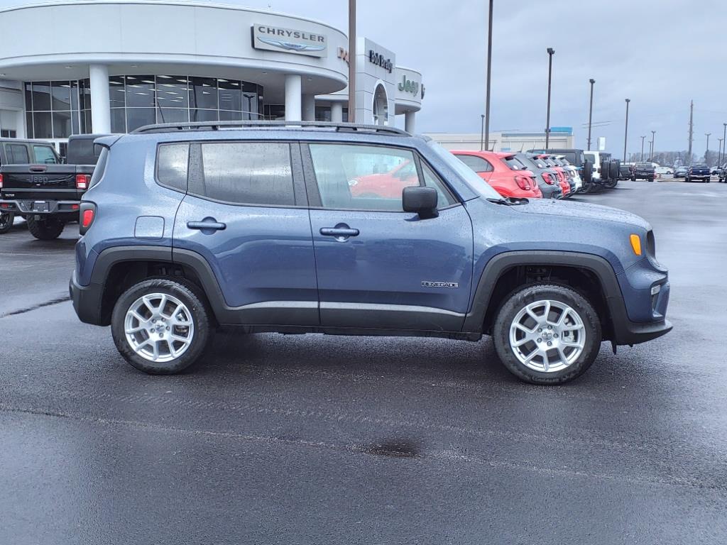 2022 Jeep Renegade Latitude photo 2