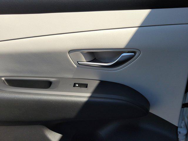 2026 Hyundai Tucson SEL photo 9