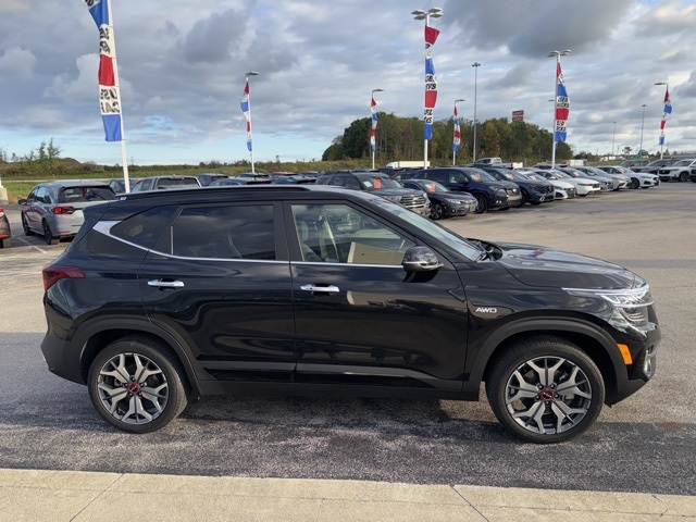 2023 Kia Seltos SX photo 2