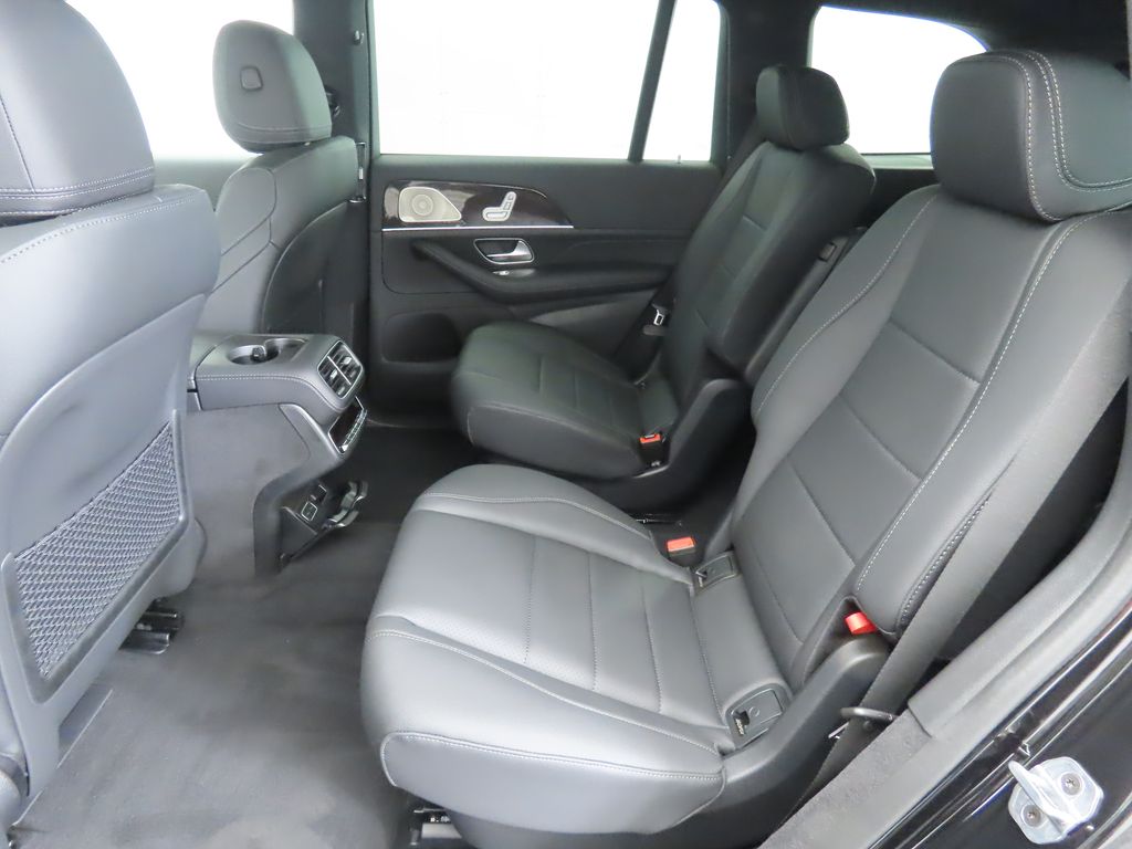 2025 Mercedes Benz GLS 450 4MATIC photo 21