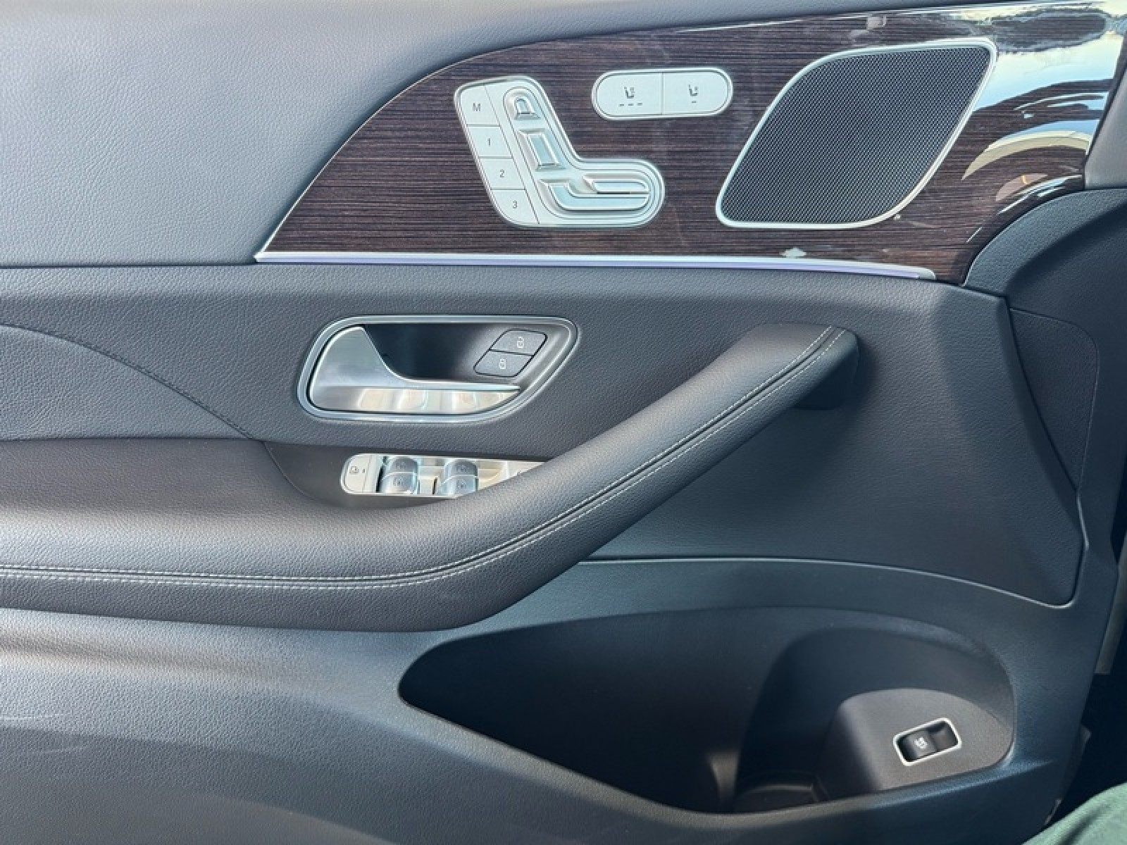 2025 Mercedes Benz GLE 350 4MATIC photo 25