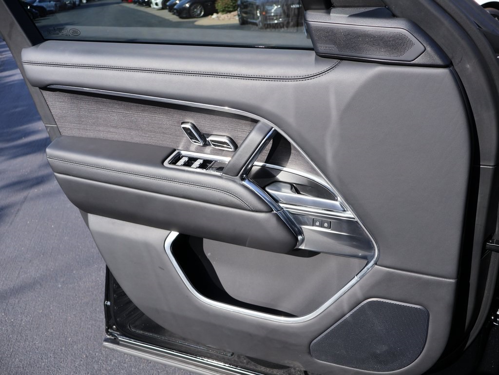 2025 Land Rover Range Rover SE photo 28