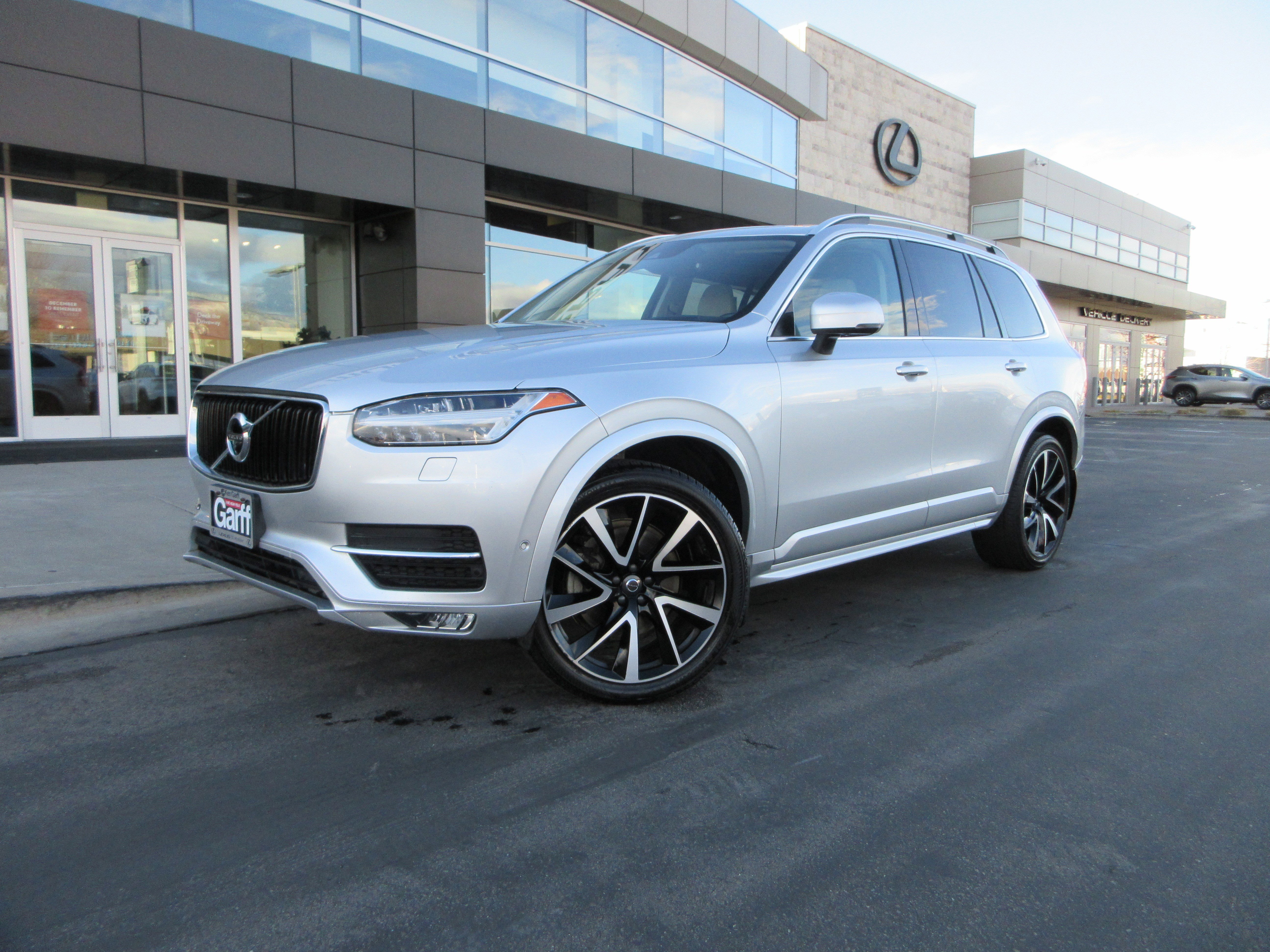 2019 Volvo XC90 Momentum's photo