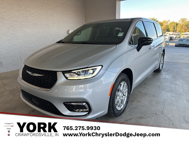 2026 Chrysler Pacifica Select's photo