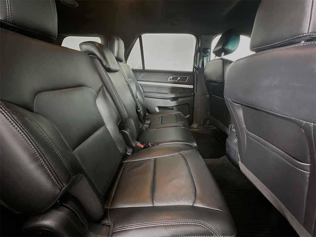 2016 Ford Explorer XLT photo 24