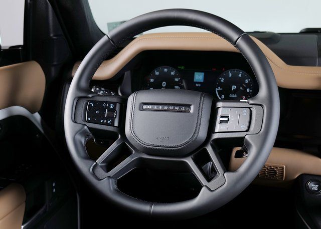 2025 Land Rover Defender 110 V8 photo 13