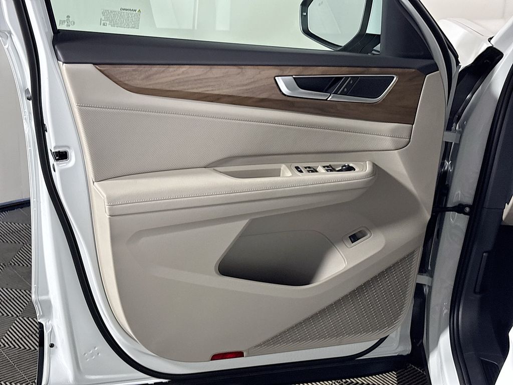 2025 Volkswagen Atlas SE Technology photo 10