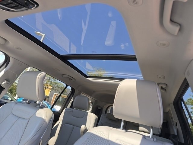 2021 Jeep Grand Cherokee Overland photo 3