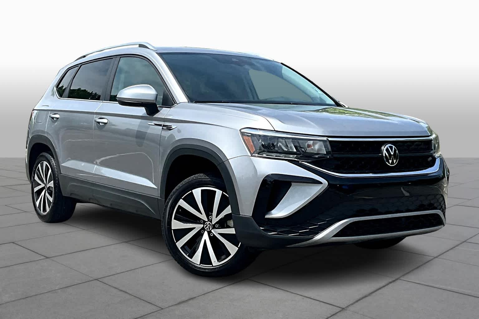 2024 Volkswagen Taos SE photo 2