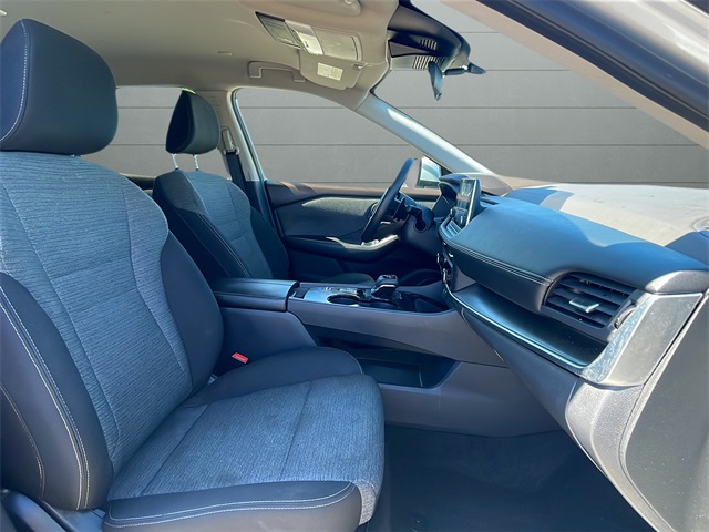 2023 Nissan Rogue SV photo 13