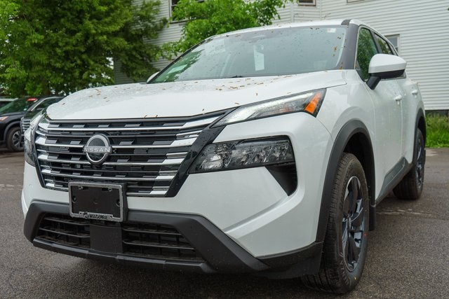 2025 Nissan Rogue SV photo 2