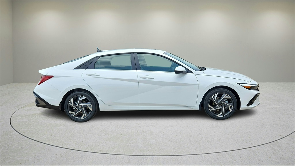 2025 Hyundai Elantra Hybrid Limited photo 16