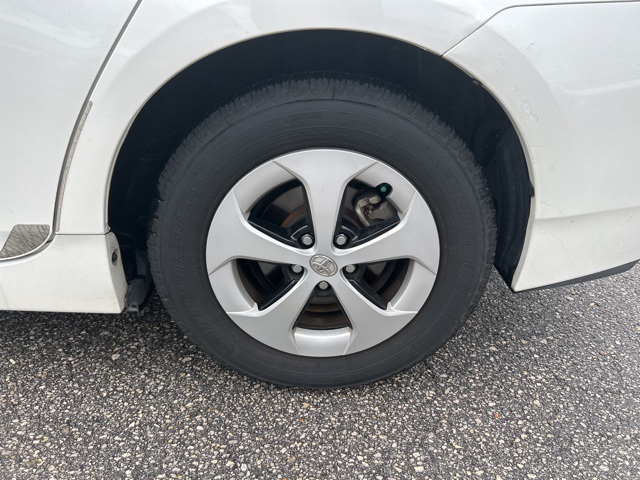 2014 Toyota Prius Four photo 8
